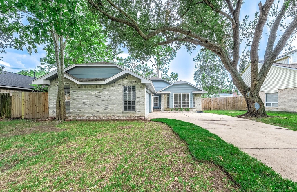 15607 Barbarossa Drive - Photo 0