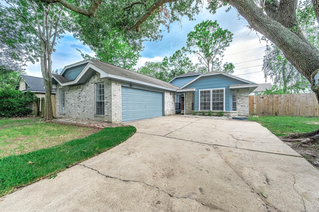 15607 Barbarossa Drive - Photo 2