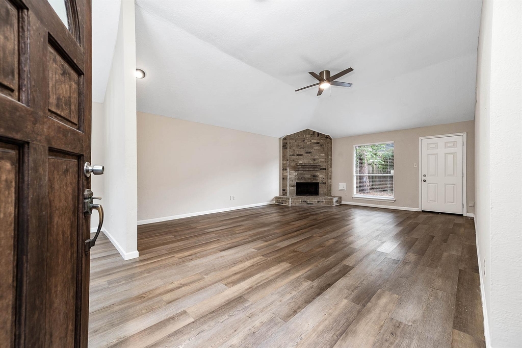15607 Barbarossa Drive - Photo 6
