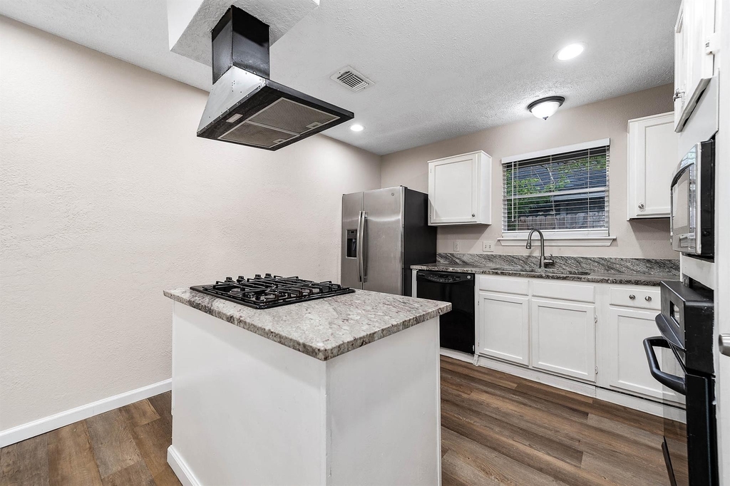 15607 Barbarossa Drive - Photo 11