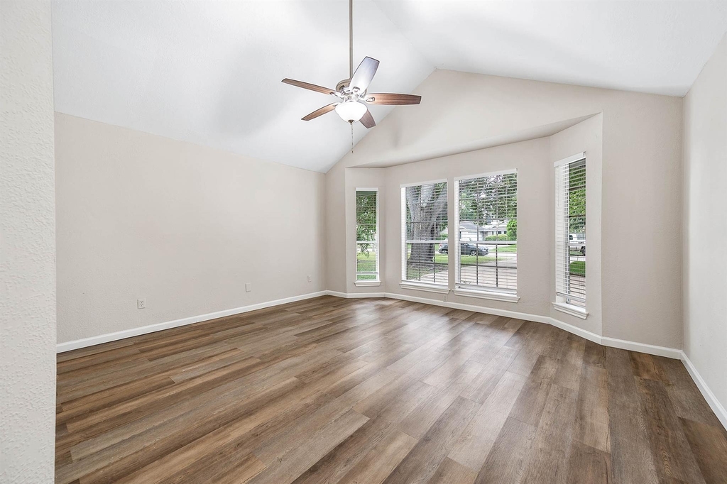 15607 Barbarossa Drive - Photo 19