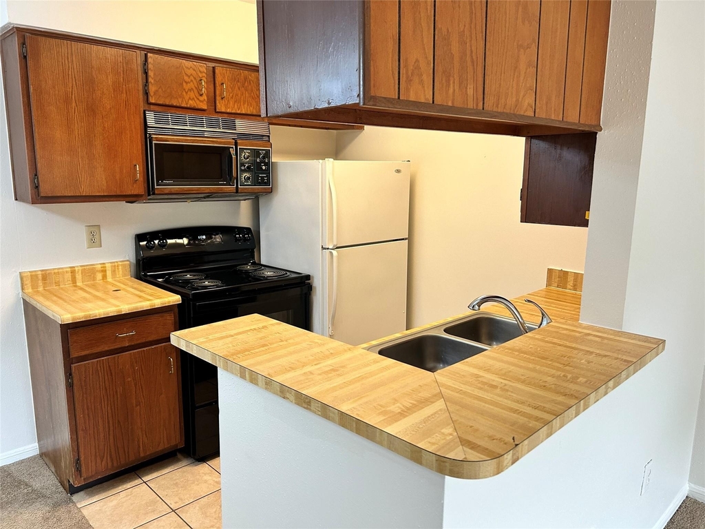 8801 Hammerly Boulevard - Photo 11