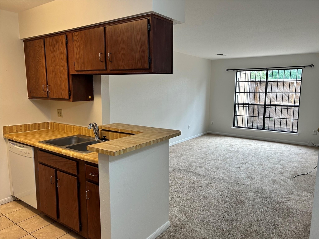 8801 Hammerly Boulevard - Photo 10