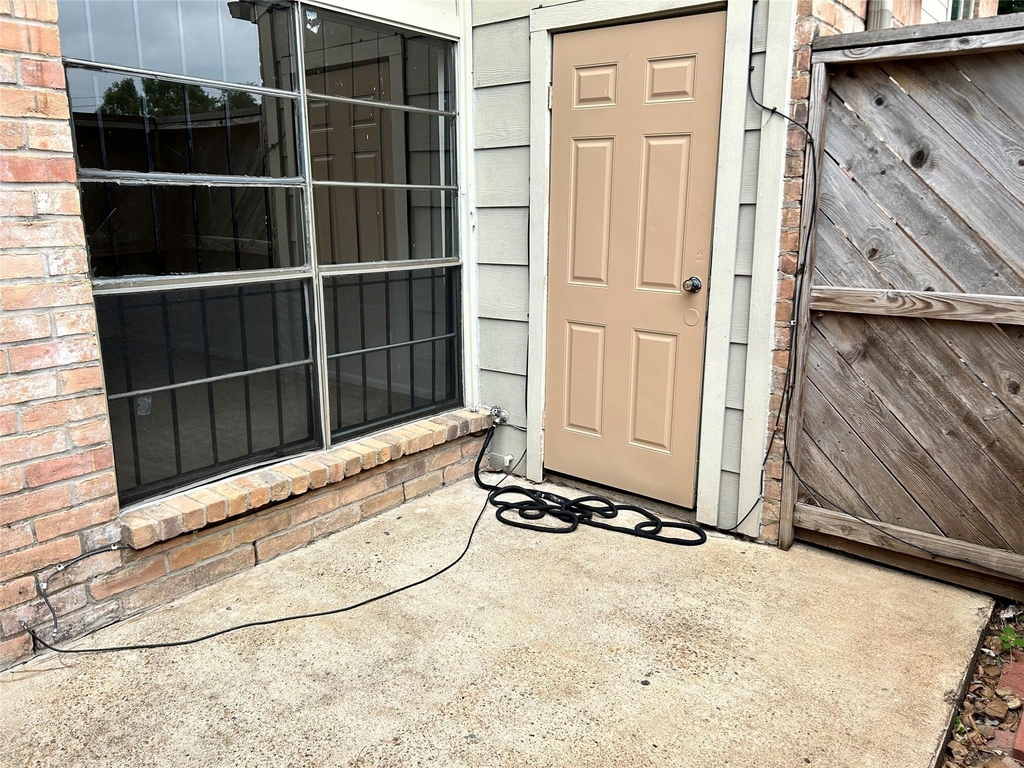 8801 Hammerly Boulevard - Photo 1