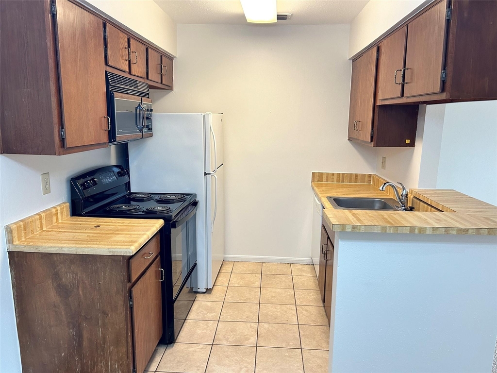 8801 Hammerly Boulevard - Photo 8