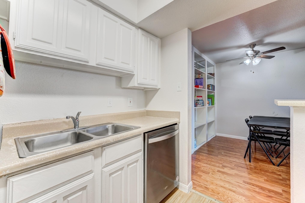 6001 Reims Road - Photo 16