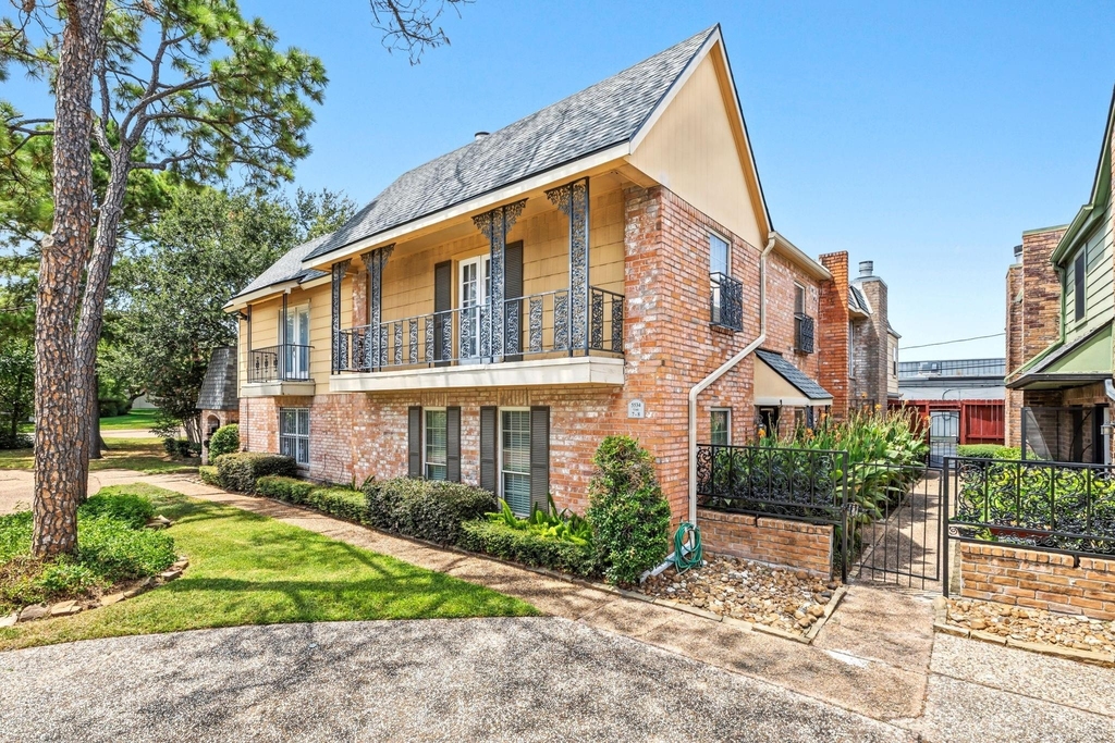 5534 Beverlyhill Street - Photo 0
