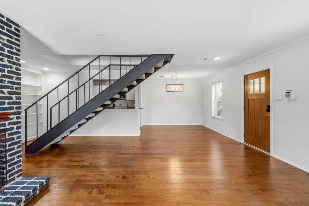 5534 Beverlyhill Street - Photo 6
