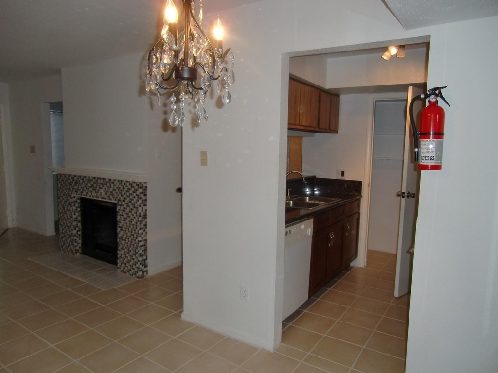 752 Memorial Mews Street - Photo 4