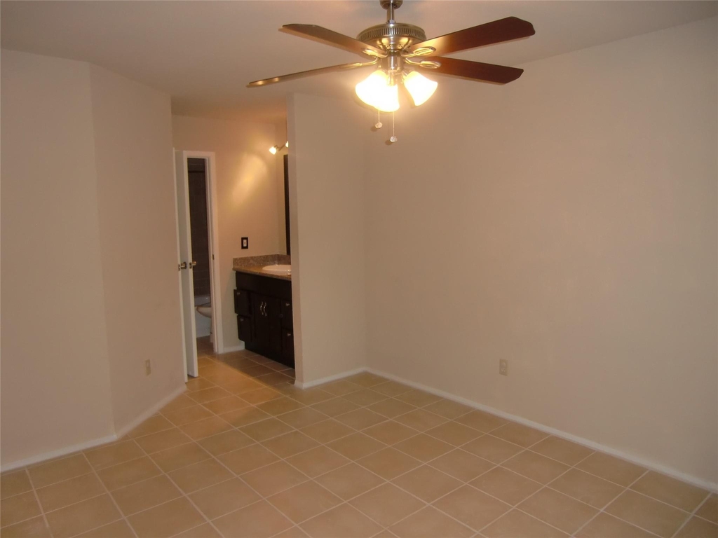 752 Memorial Mews Street - Photo 15