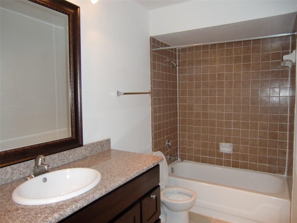 752 Memorial Mews Street - Photo 10