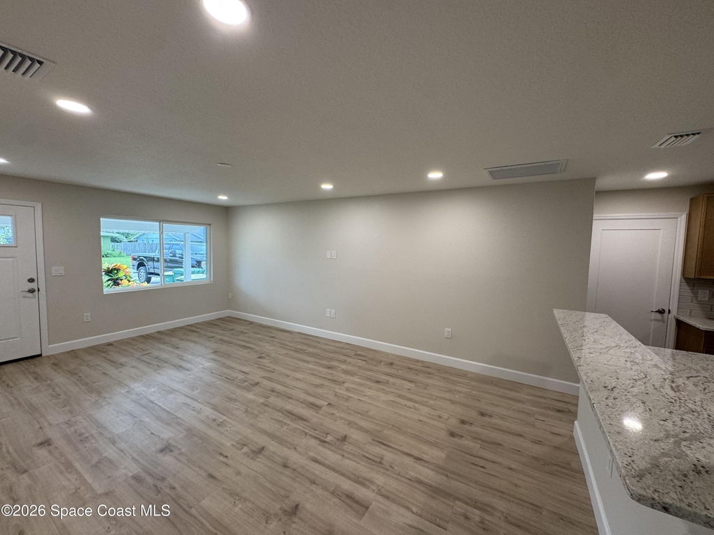 530 Sheridan Avenue - Photo 3