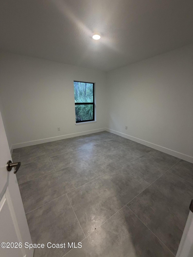2542 Hester Avenue Se - Photo 9