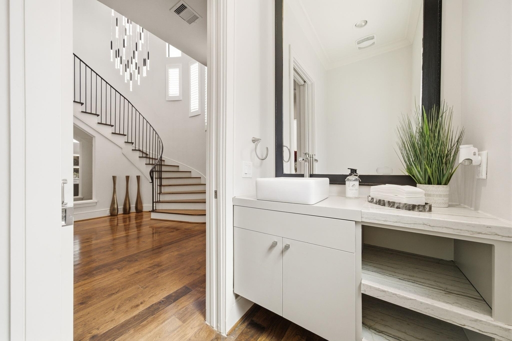 6011 Burgoyne Road - Photo 3