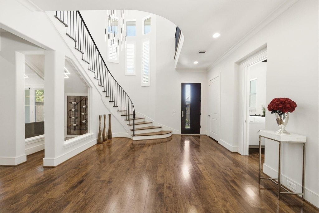 6011 Burgoyne Road - Photo 2
