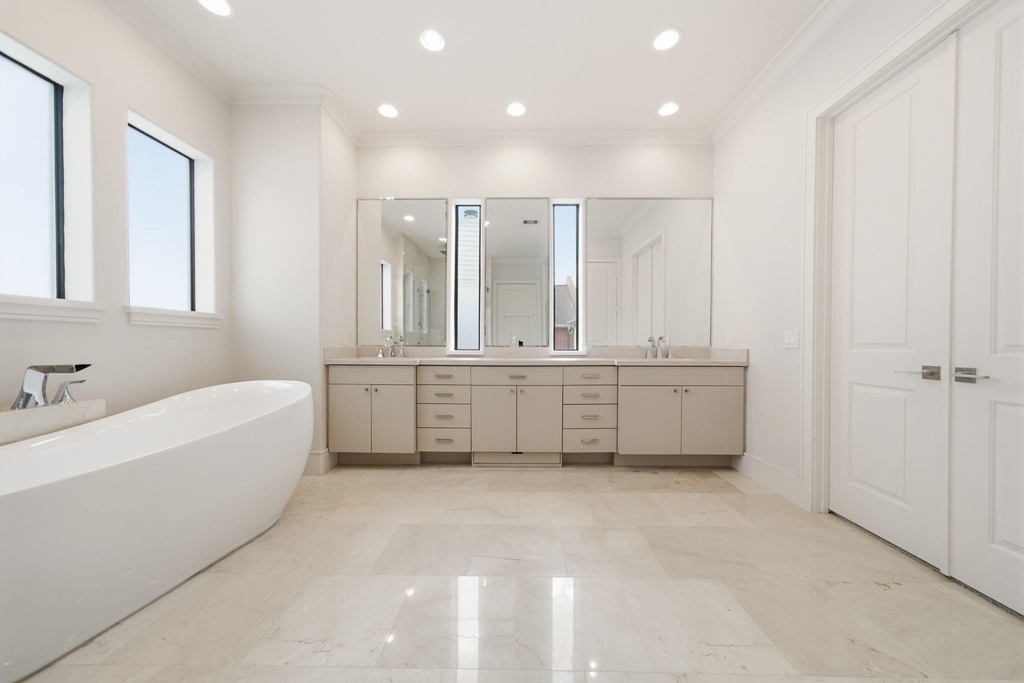 6011 Burgoyne Road - Photo 18