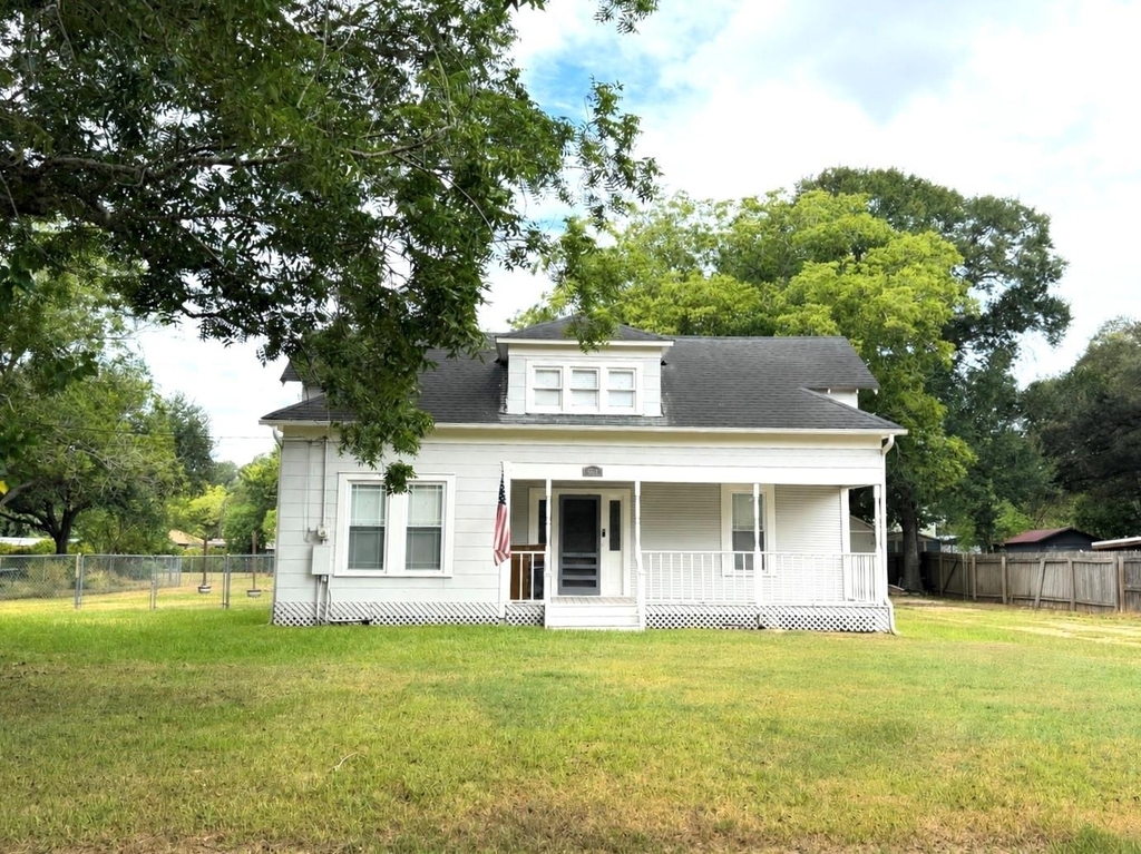 322 Fitzgerald Street - Photo 0