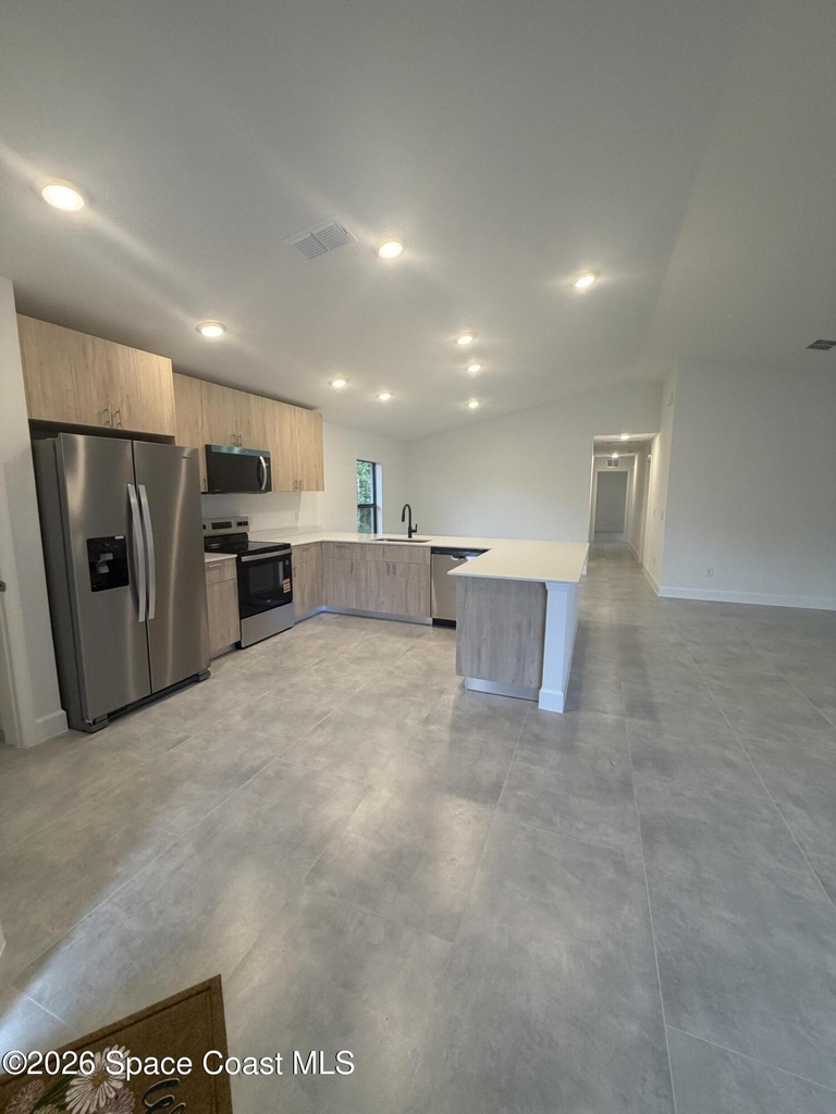 2542 Hester Avenue Se - Photo 4