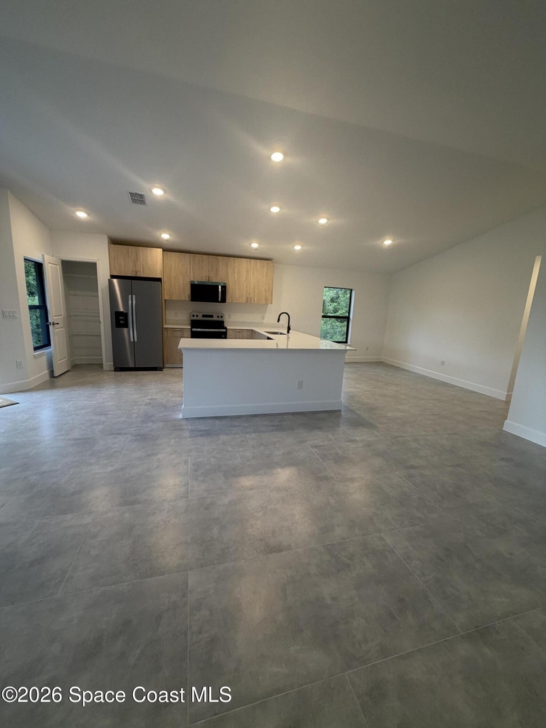 2542 Hester Avenue Se - Photo 3