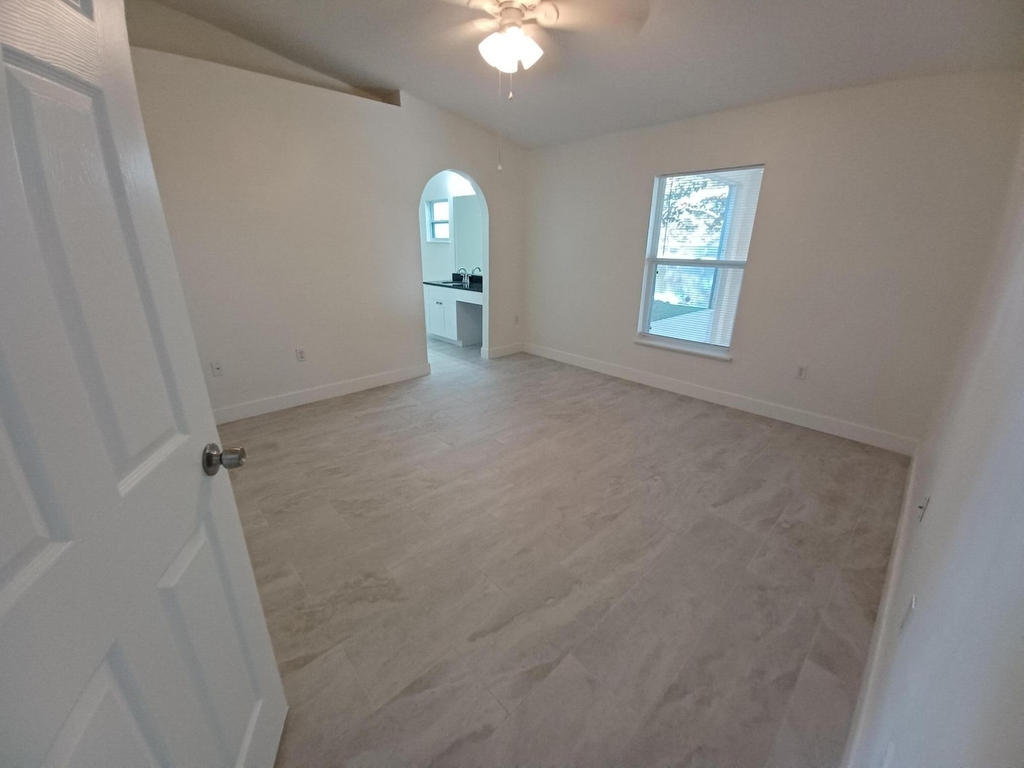 1125 White Oak Circle - Photo 11