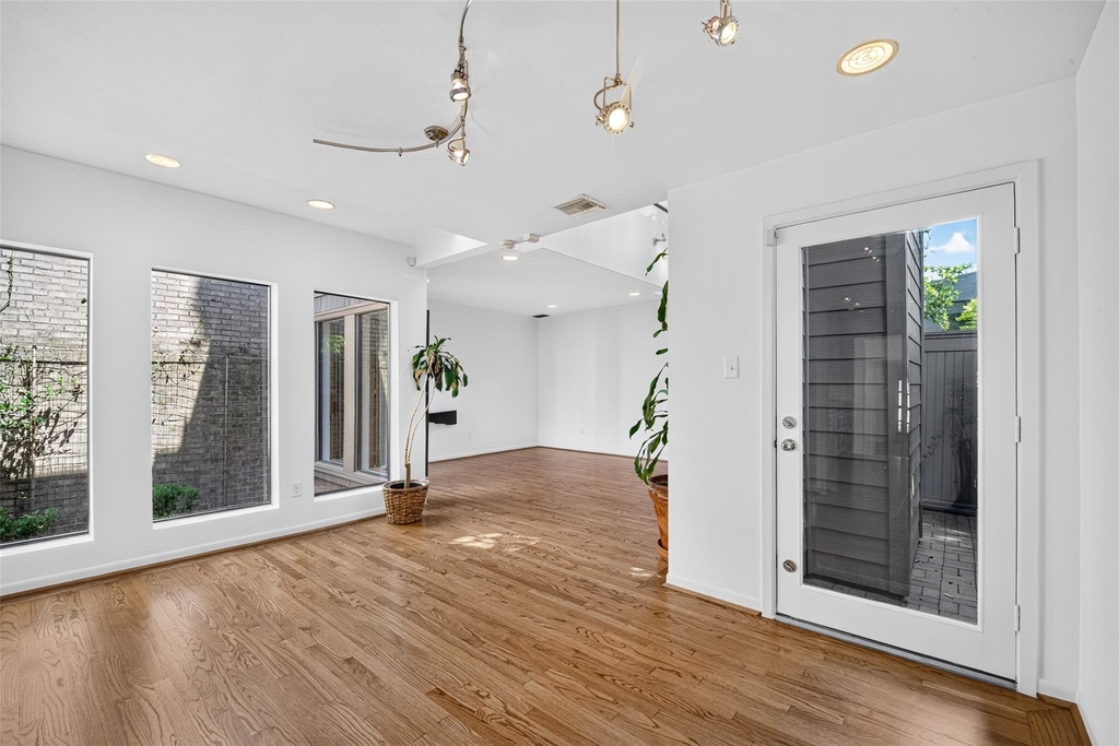3621 Yupon Street - Photo 4