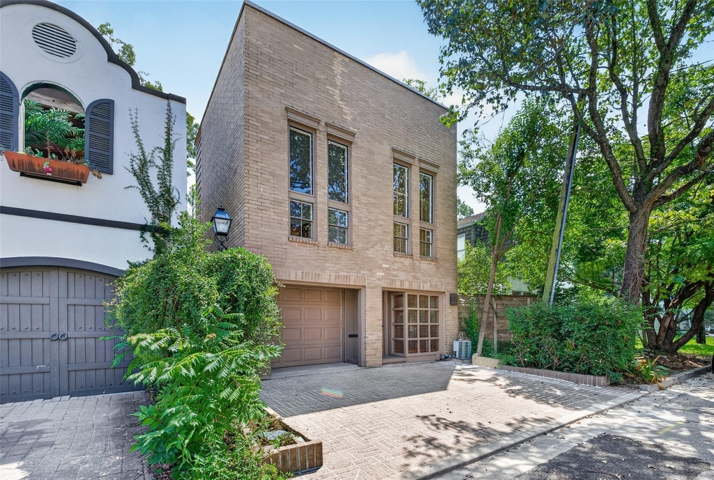 3621 Yupon Street - Photo 1
