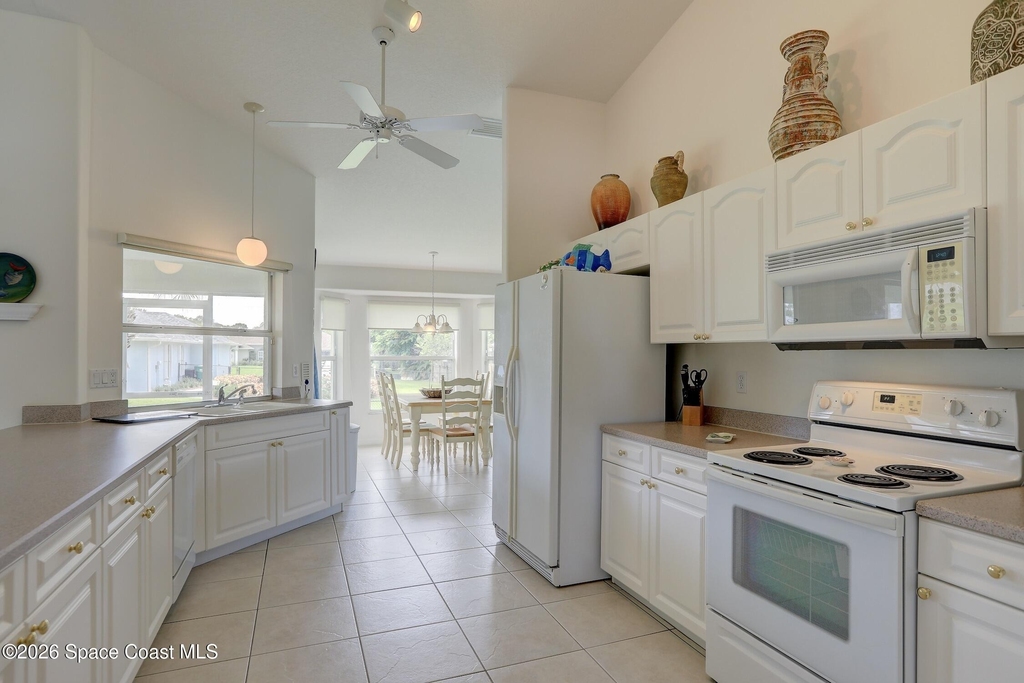 990 Genesee Avenue - Photo 11