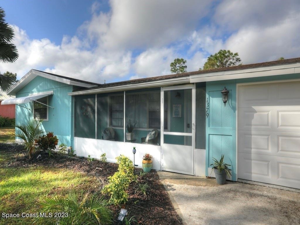 1379 Scroll Street - Photo 3