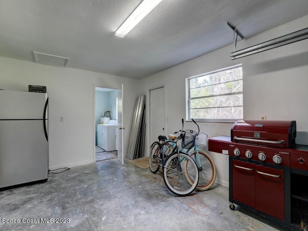 1379 Scroll Street - Photo 20