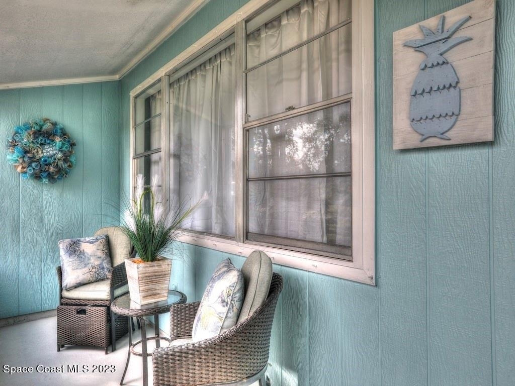 1379 Scroll Street - Photo 4