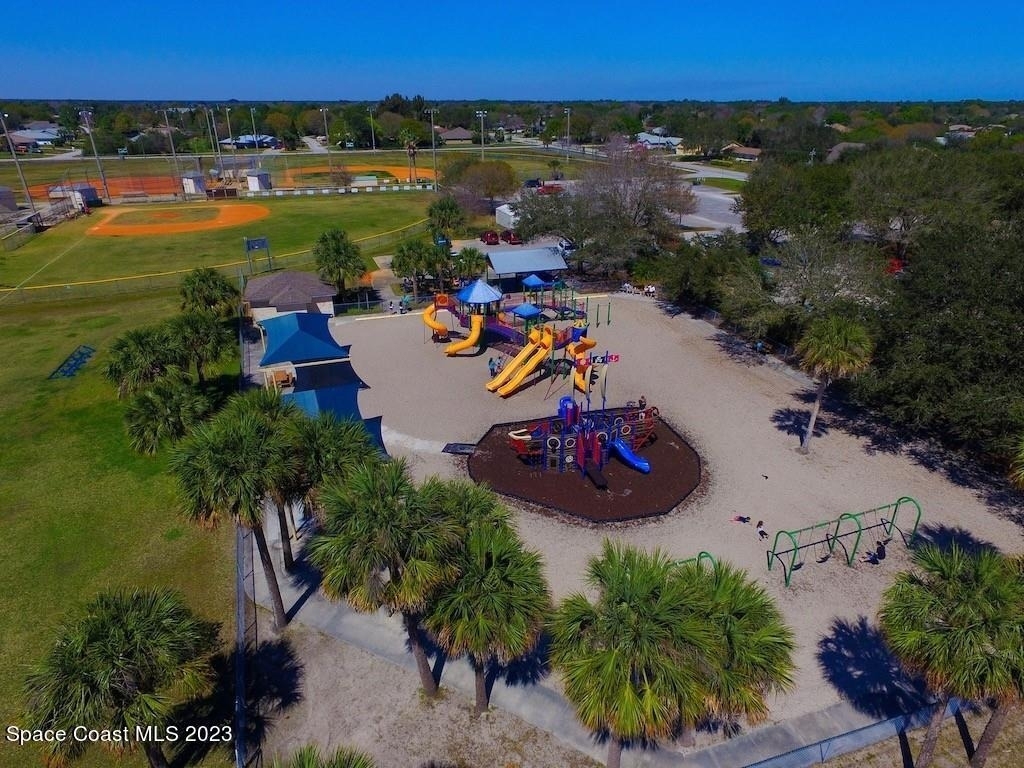 1379 Scroll Street - Photo 22