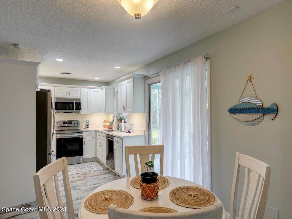 1379 Scroll Street - Photo 9
