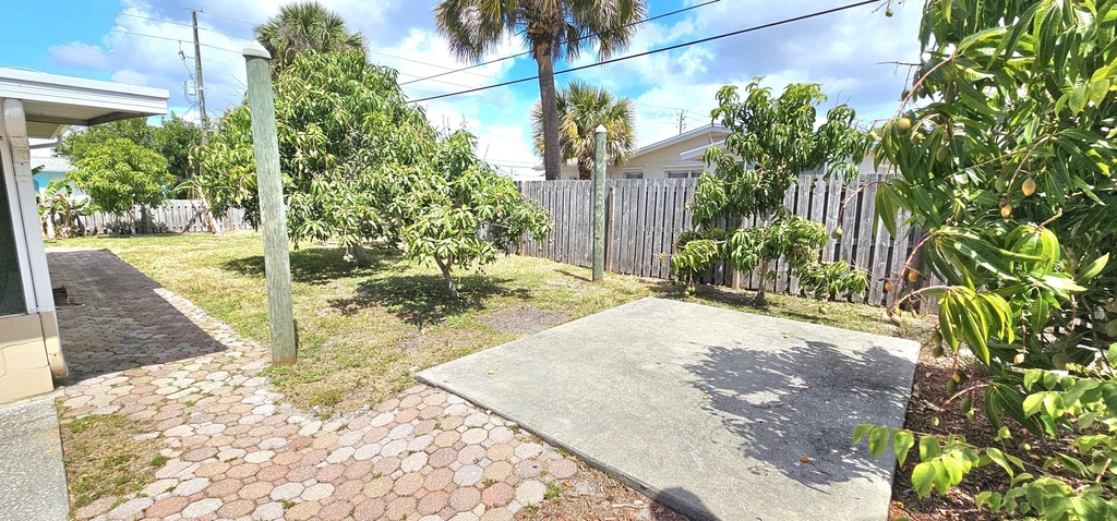 1380 Floral Lane - Photo 16