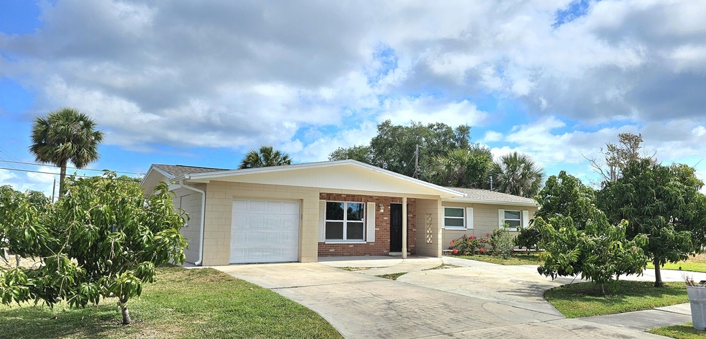 1380 Floral Lane - Photo 0