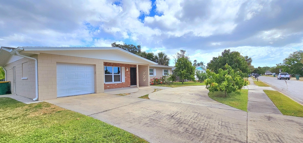 1380 Floral Lane - Photo 1