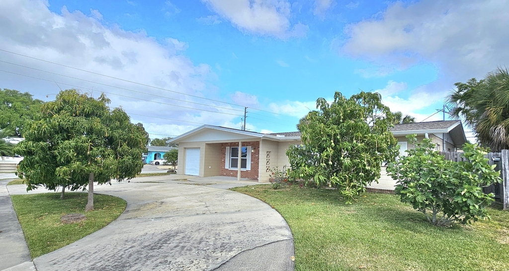 1380 Floral Lane - Photo 2