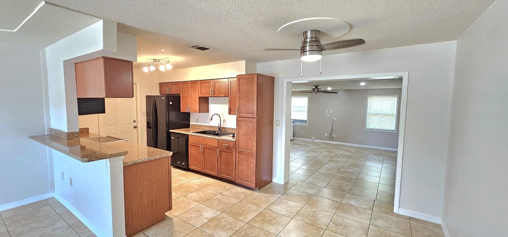 1380 Floral Lane - Photo 9