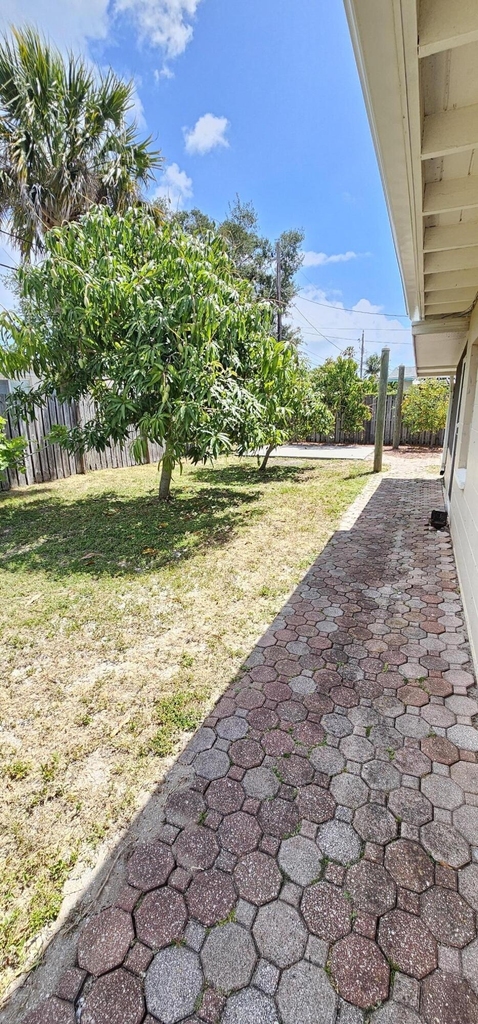 1380 Floral Lane - Photo 20