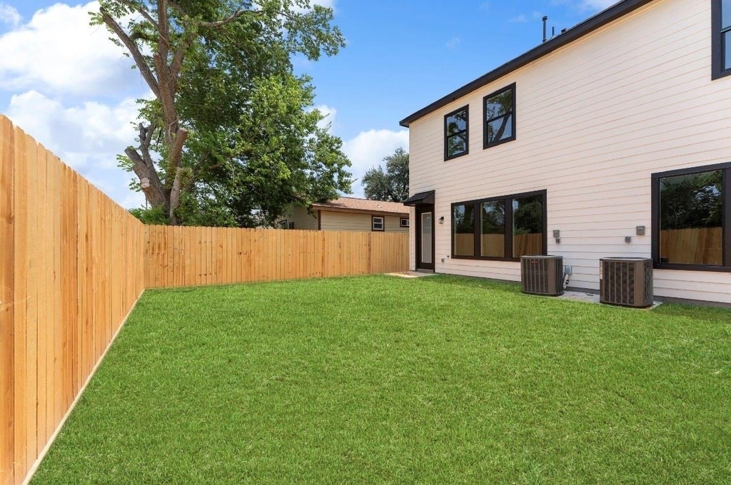 9109 Henrietta - Photo 28