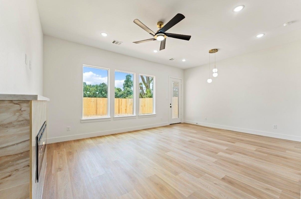 9109 Henrietta - Photo 8