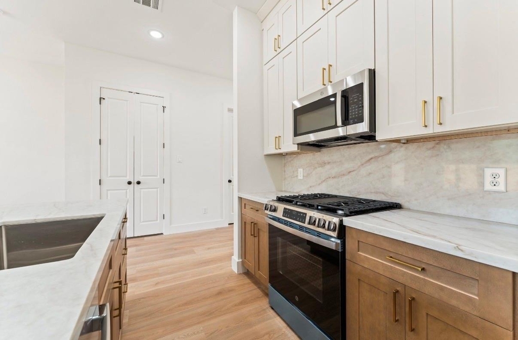 9109 Henrietta - Photo 5