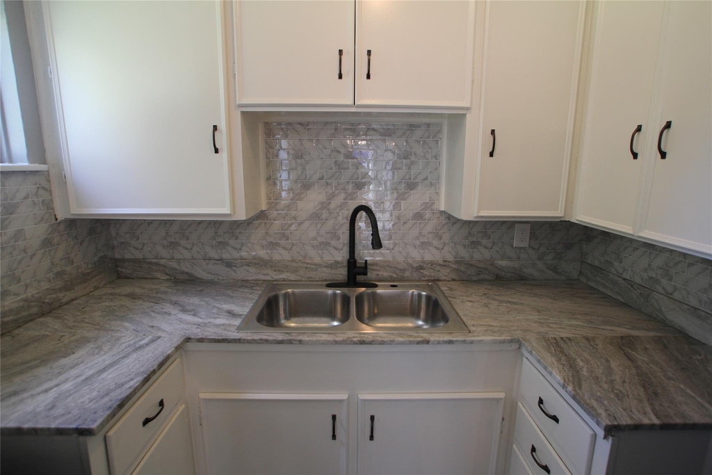 1207 Trimm Avenue - Photo 9