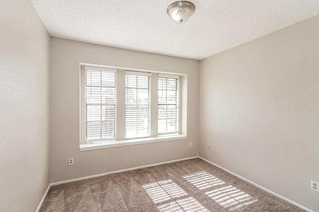 8603 Kinghaven Street - Photo 11