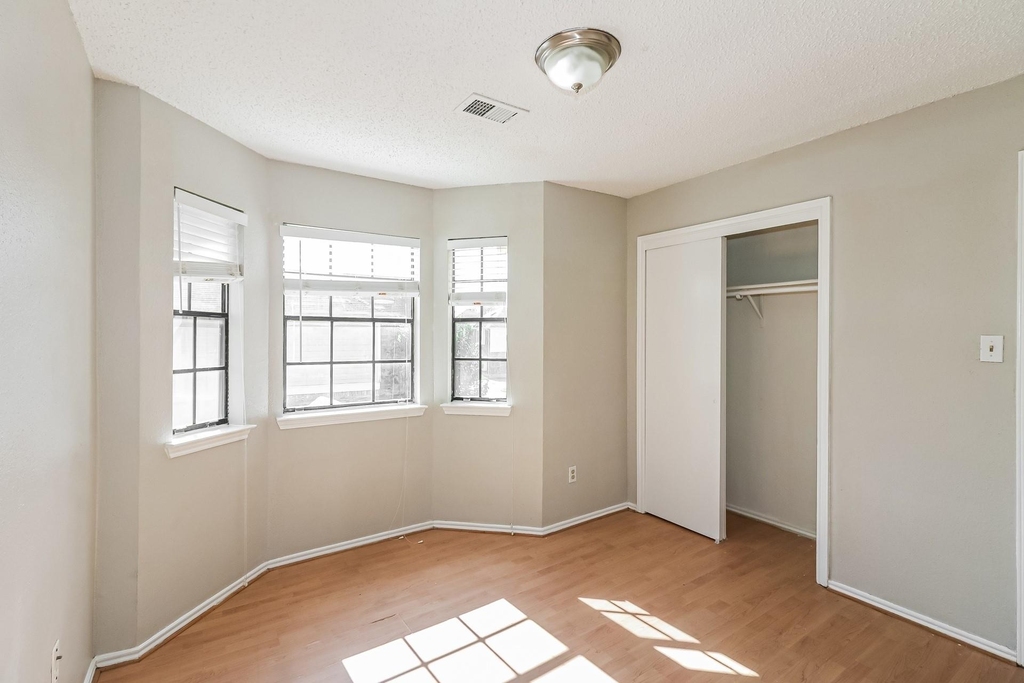 8603 Kinghaven Street - Photo 12