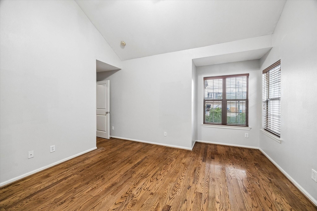 1542 Bevis Street - Photo 36
