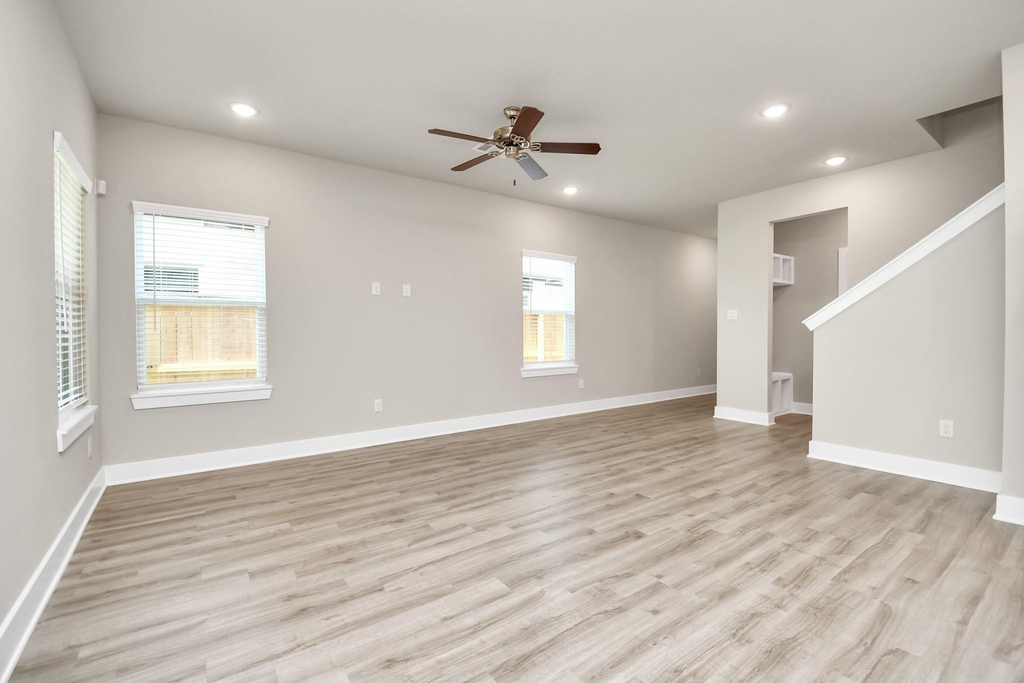 21035 Bay Village Drive - Photo 3