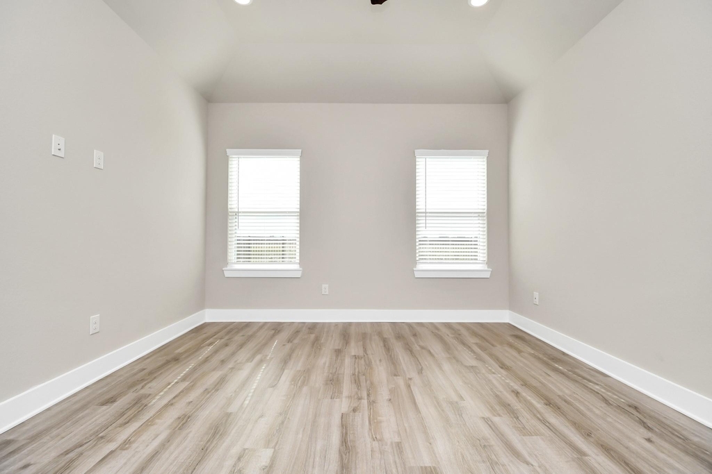 21035 Bay Village Drive - Photo 15