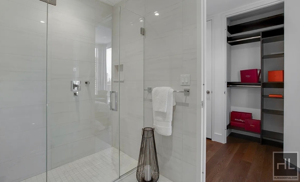 East 44th Street - Photo 2