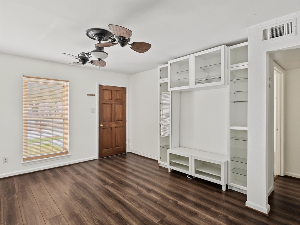 8922 Kempwood Drive - Photo 3