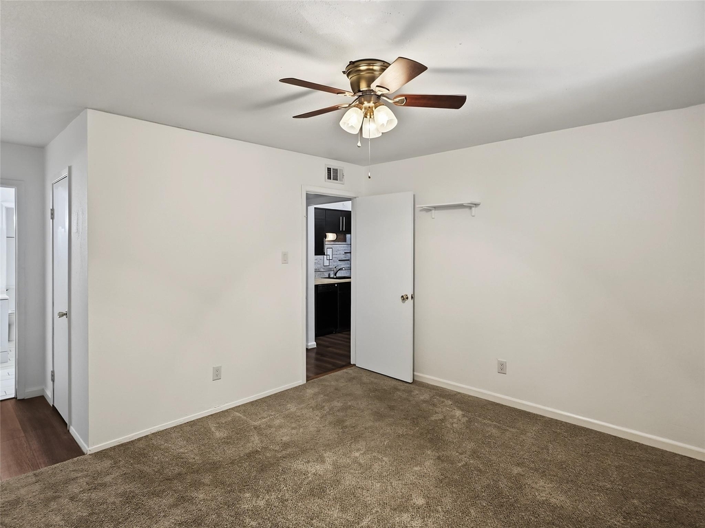 8922 Kempwood Drive - Photo 11